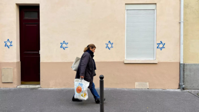 Stars of David graffiti in Paris aim 'to terrify'