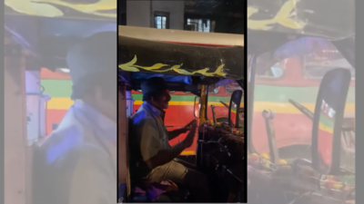 'Bore hone ka chance-ich nahi' as auto driver sings & entertains people stuck in Andheri traffic