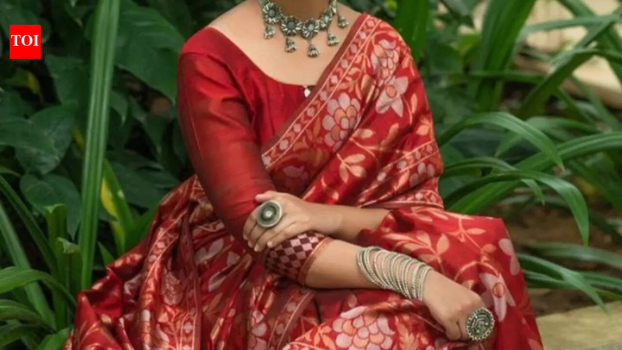 5 dazzling red saree looks for Karwa Chauth night
