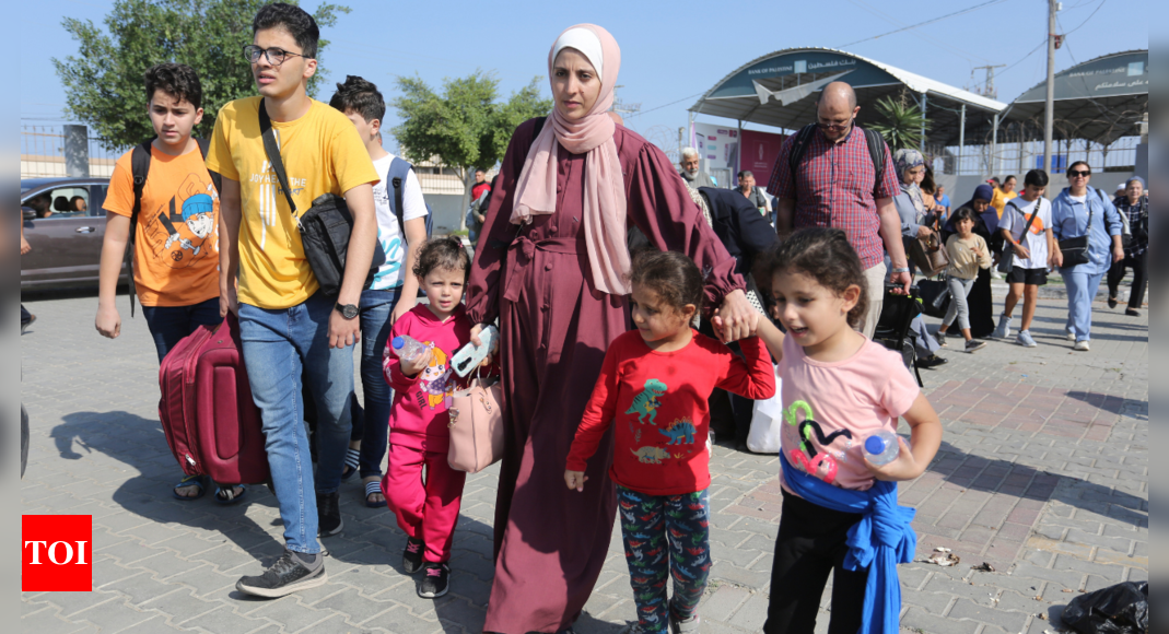 Gaza : Des dizaines de personnes grièvement blessées et ayant la double nationalité ont été autorisées à fuir Gaza alors que la guerre fait rage