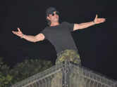 SRK greets fans outside Mannat on 58th birthday SRK greets fans outside Mannat on 58th birthday