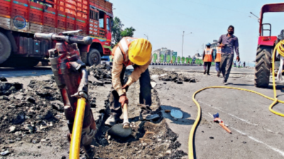 Chandni Chowk flyover under repair 2 months after its start