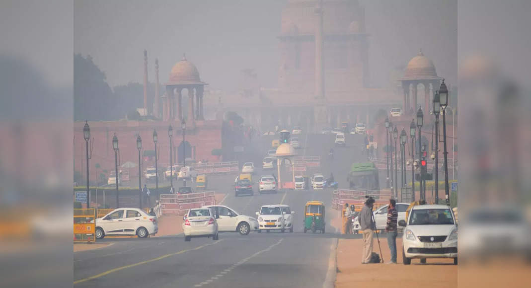 Delhi’s air quality remains ‘hazardous’ following the worst pollution levels this season