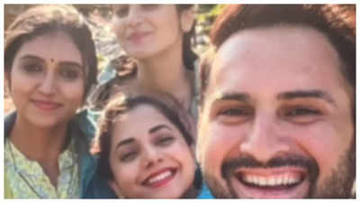 'Jhimma 2': Siddharth Chandekar shares a BTS picture with the team from the sets of the film