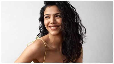 'Fan' actor Shriya Pilgaonkar recalls dancing with Shah Rukh Khan on 'Chhaiya Chhaiya'; says, 'He makes you feel like the most important person in the room' - Exclusive