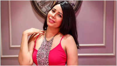 Rozlyn Khan gearing up for her next music video