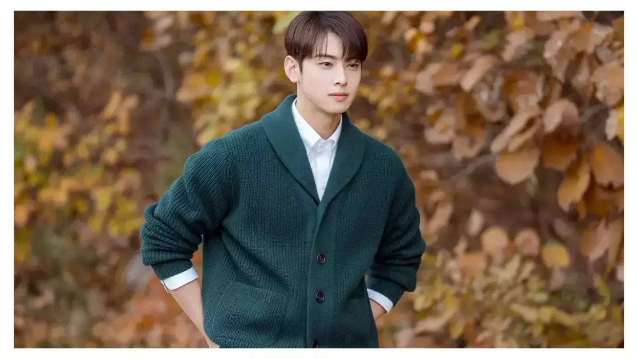 Cha Eun Woo gives a shoutout to fellow actors before shooting a