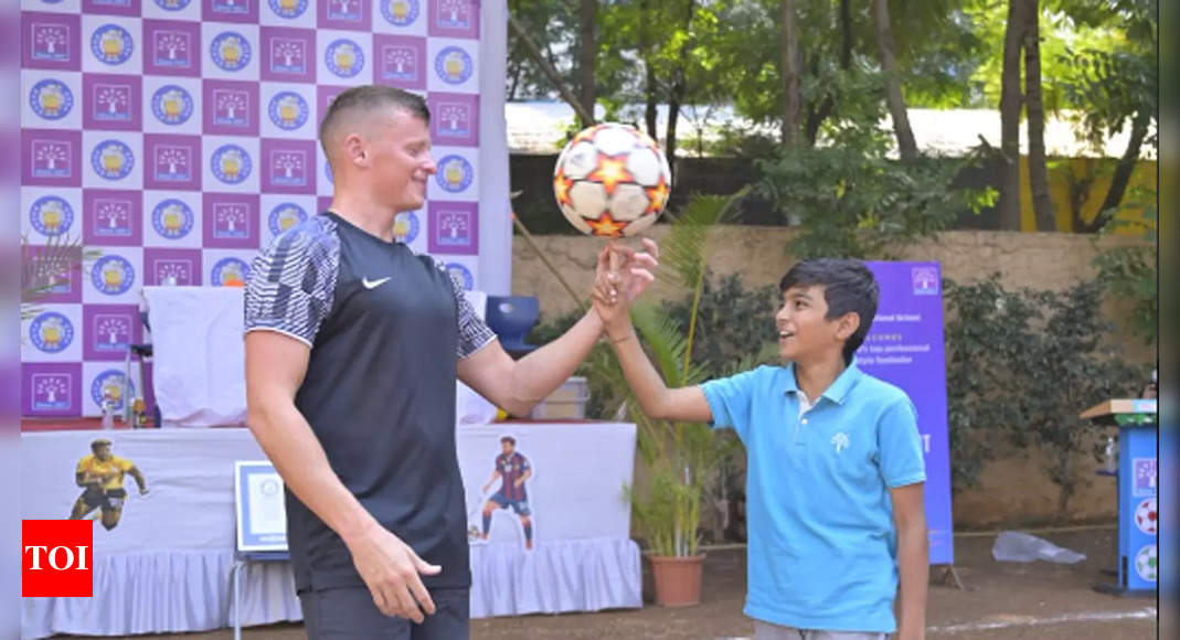 Jamie Knight visits Podar School