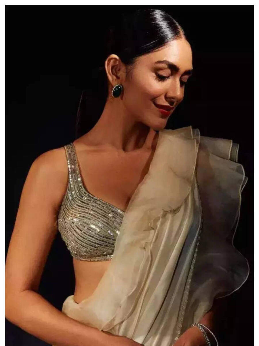 ​​​Mrunal Thakur's Look That Proves She Will Be A Gorgeous Desi Bride​​ - Vimarsana News