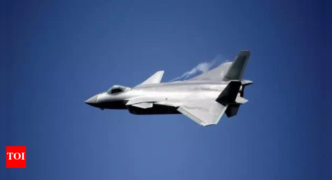 China jet fired flares at Canadian chopper in international waters: Ottawa
