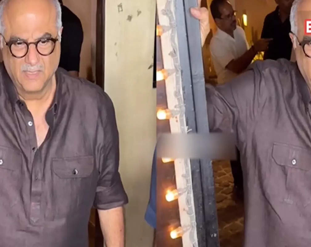 
VIRAL video! Boney Kapoor yells at paps saying 'Thoda door jaao'; netizens call the filmmaker 'Show off'

