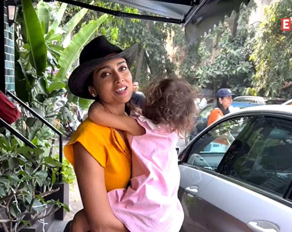 
Adorable! Shriya Saran holds her daughter Radha close as she poses for paps

