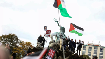 Pro-Palestinian protesters demand Gaza ceasefire in European marches
