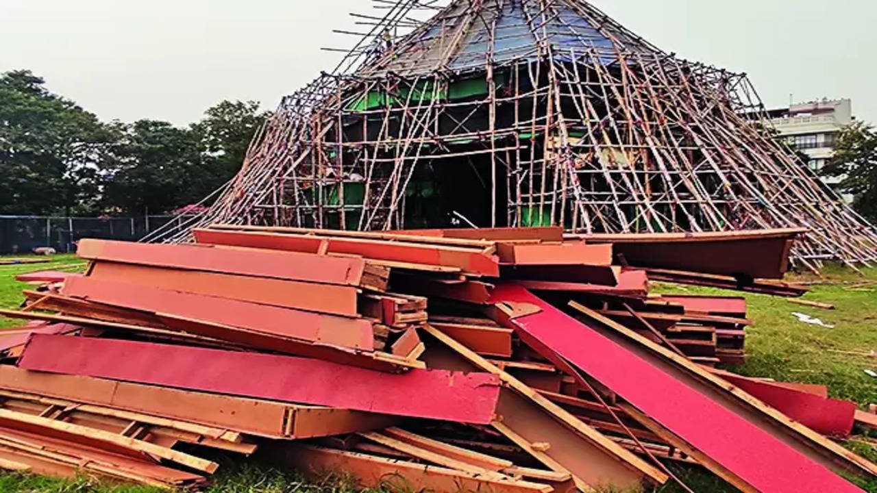 Mahua Moitra celebrated Durga Puja at her home in Bangladesh.