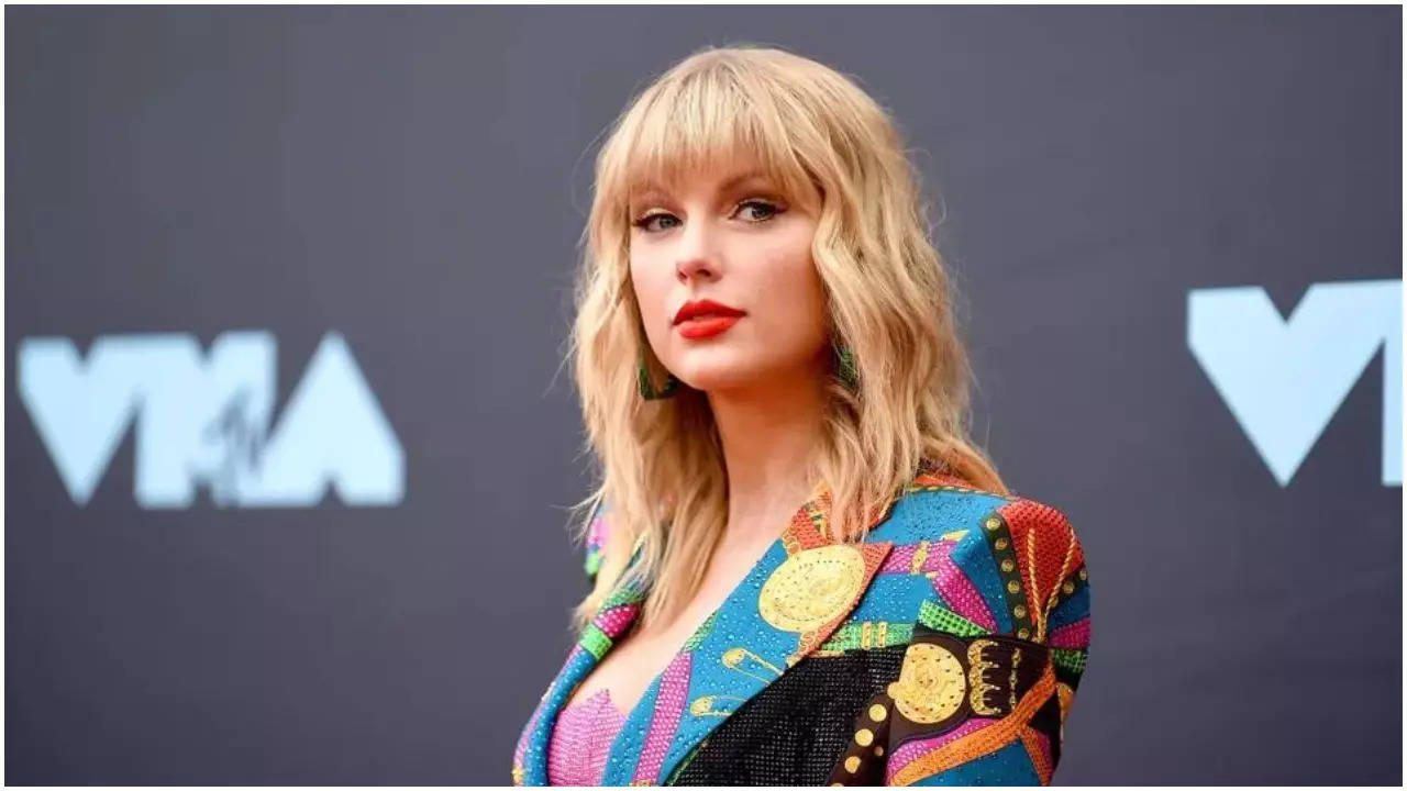 Taylor Swift veranstaltet ein schickes Abendessen in New York, während Travis Kelce in Deutschland Fußball spielt |  Englische Kinonachrichten