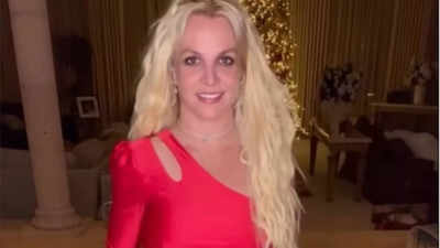 Britney Spears gets in holiday mood, wears red cutout dress