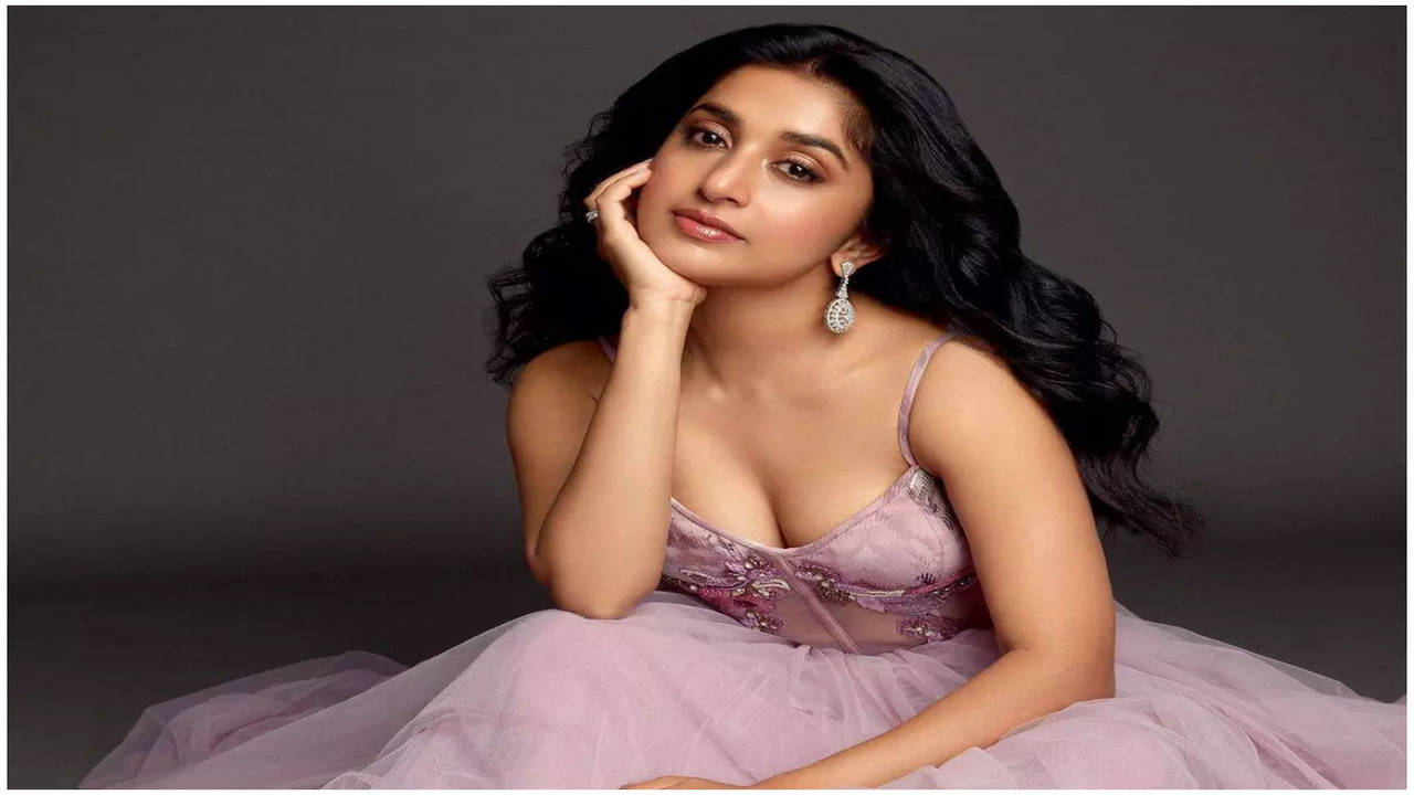 Meera Jasmine plays bold, independent woman in M Padmakumar film |  Malayalam Movie News - Times of India