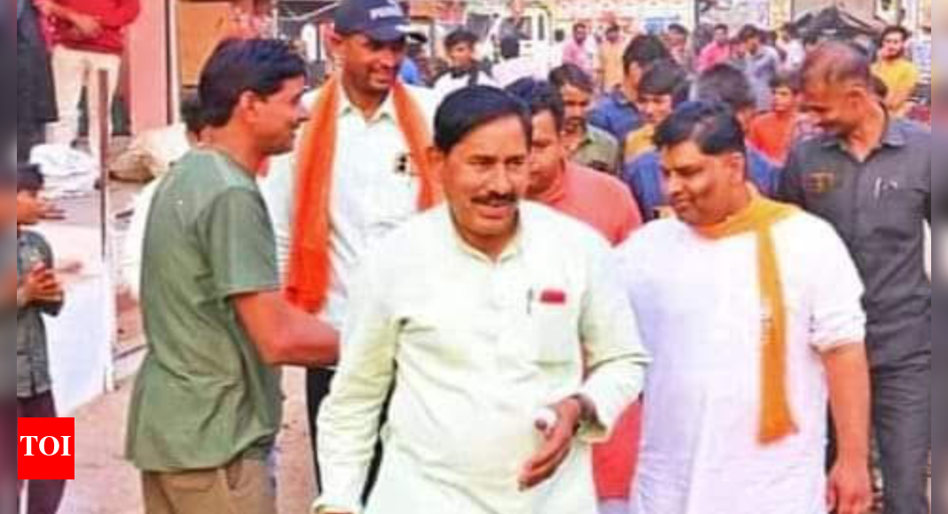 Villager bites BJP minister’s thumb during election campaign rally in Madhya Pradesh