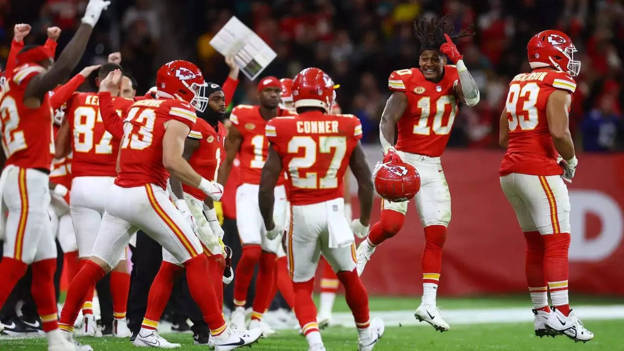 Chiefs Defeat Dolphins, 21-14, in the First-Ever NFL Game in Frankfurt,  Germany