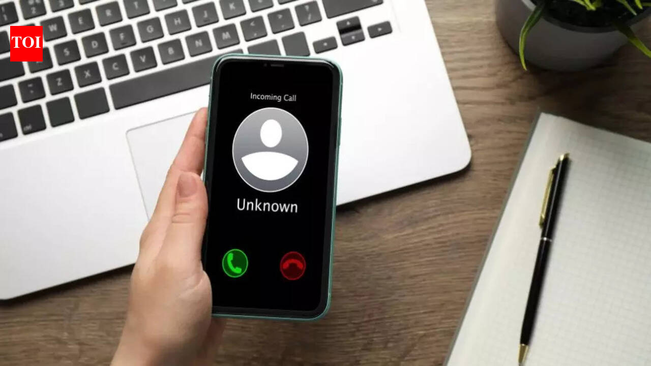 Avoid answering calls and messages from these 12 fraudulent phone numbers