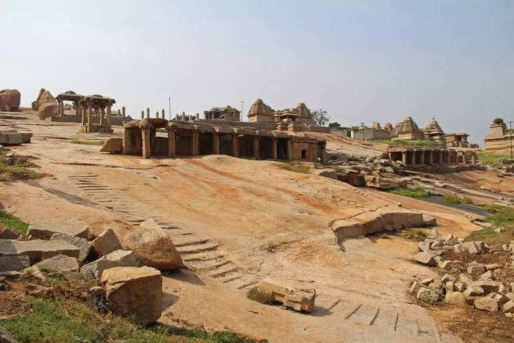Hemakuta Hill Temples
