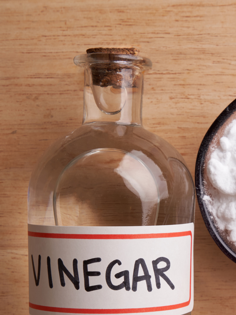 8 Reasons why you should always have a bottle of vinegar at home