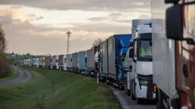 Ukraine Border Crossings: Polish truckers block Ukraine border ...