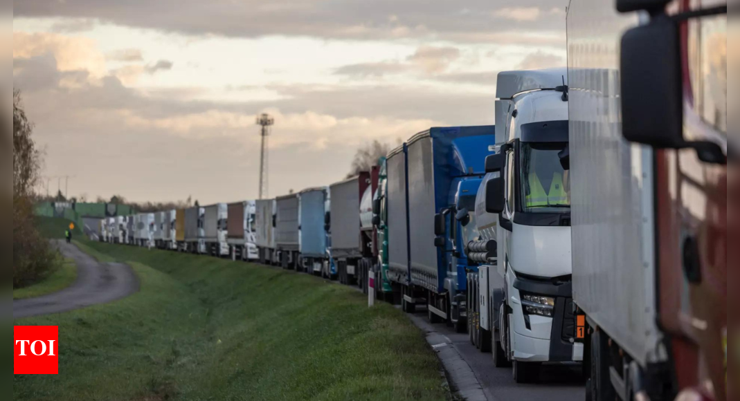 Ukraine Border Crossings: Polish truckers block Ukraine border ...