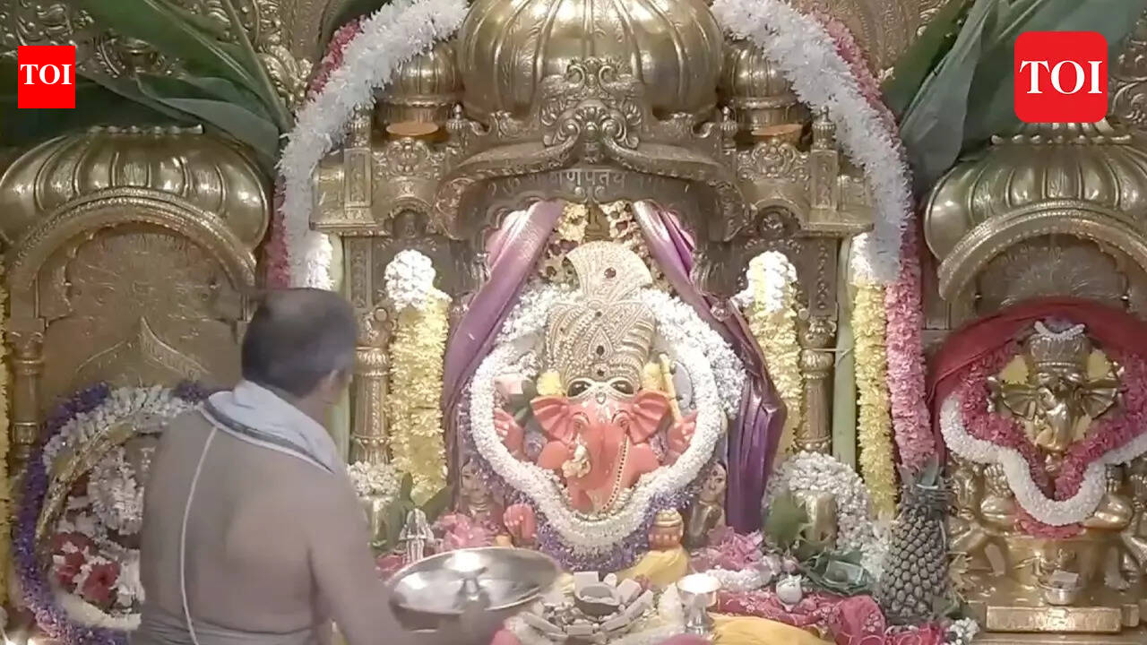 Darshan at Shree Siddhivinayak Temple 07 - Nov -2023