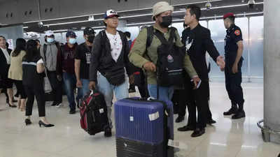40 Filipinos flee war-ravaged Gaza Strip through Rafah crossing and arrive in Egypt