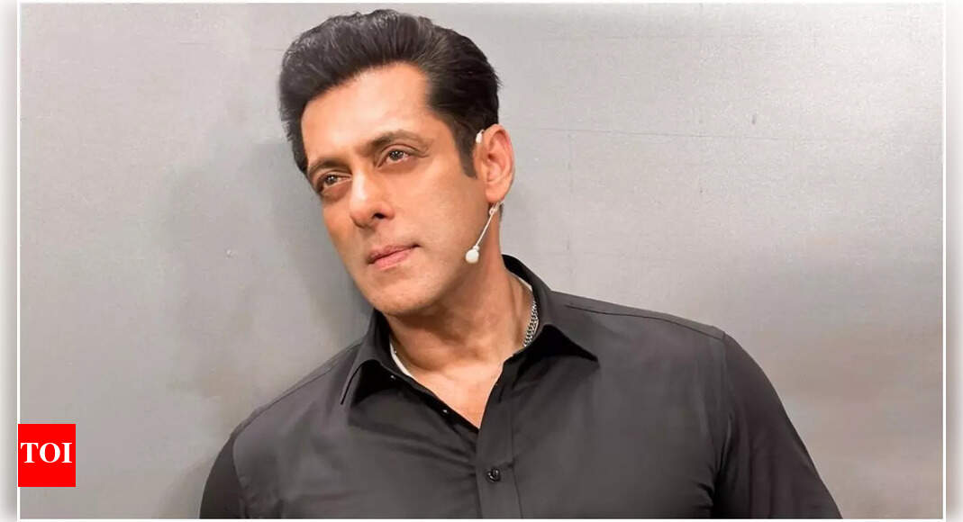 Salman disappears in the lift, here's why