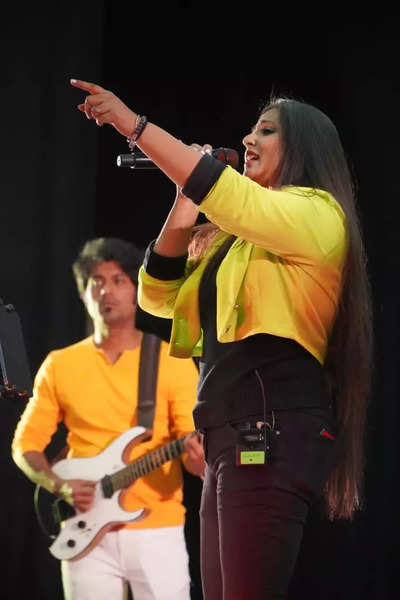 Somlata tours five Canadian cities with her band