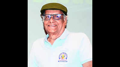 Veteran artists flavour of the season for puja appearances