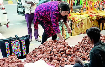 Diwali Shopping: Bailey Road Doubles Up As Market For Diwali Shopping ...