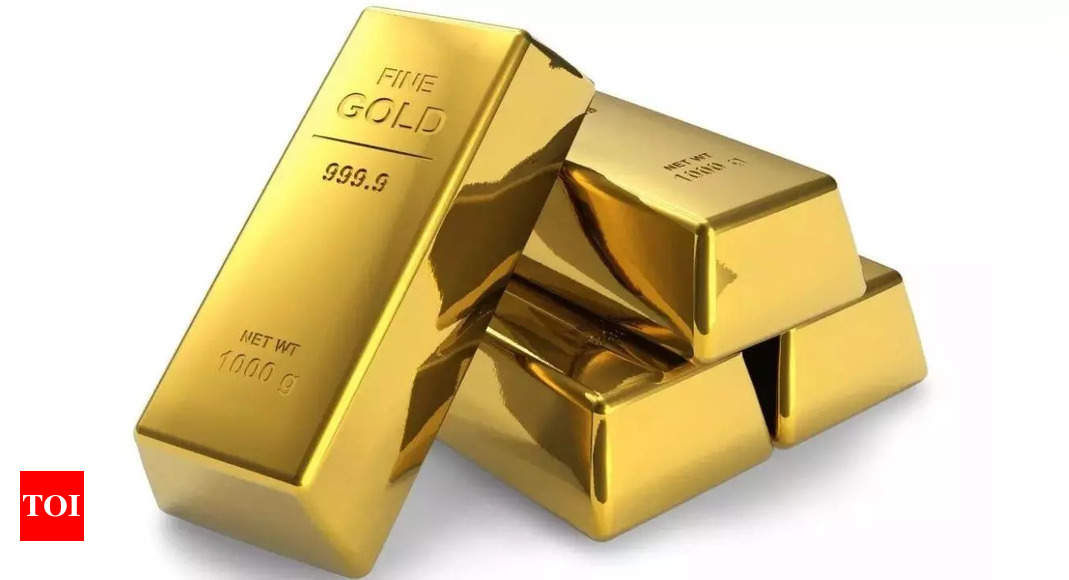 Gold plunges Rs 400; silver declines Rs 300 – Times of India