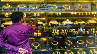 Gold and diamond traders in Mumbai expect bright fortunes on Friday's festival of Dhanteras