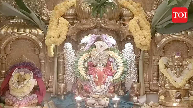 Darshan at Shree Siddhivinayak Temple 10 - Nov -2023