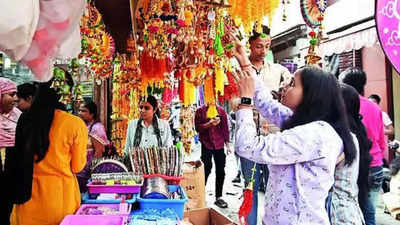 Jewellery, real estate business bring Dhanteras cheer