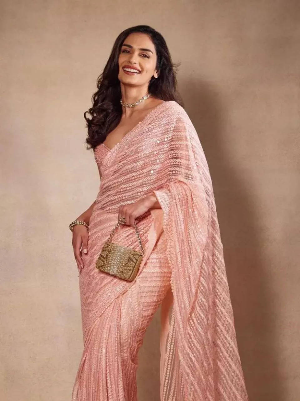 Manushi Chhillar serves a captivating festive look in Rani pink