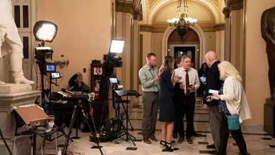 US House Republicans plan shutdown-averting measure amid credit warning