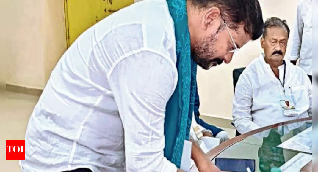 Drama & confusion mark last day of nominations for T poll | Hyderabad ...