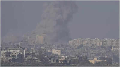 Netanyahu rejects growing calls for a ceasefire as Israel battles Hamas outside main Gaza hospital