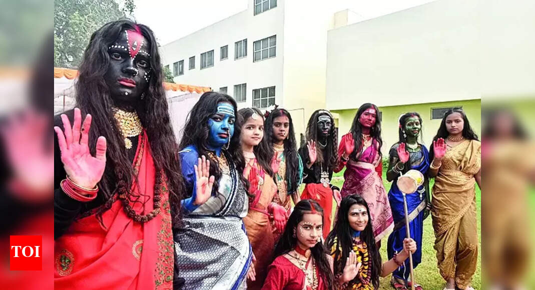 Social Organisation: Rich Tributes Paid To Rani Laxmibai At Her ...