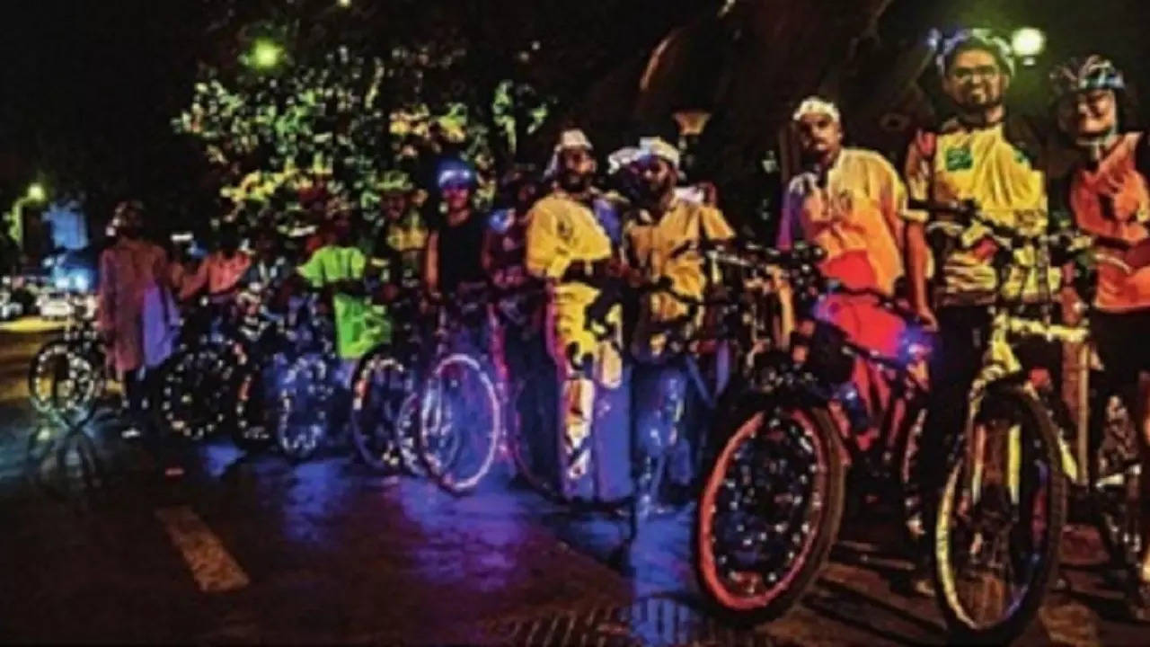 Cyclists light up Diwali with Khar Bandra ride to push for green