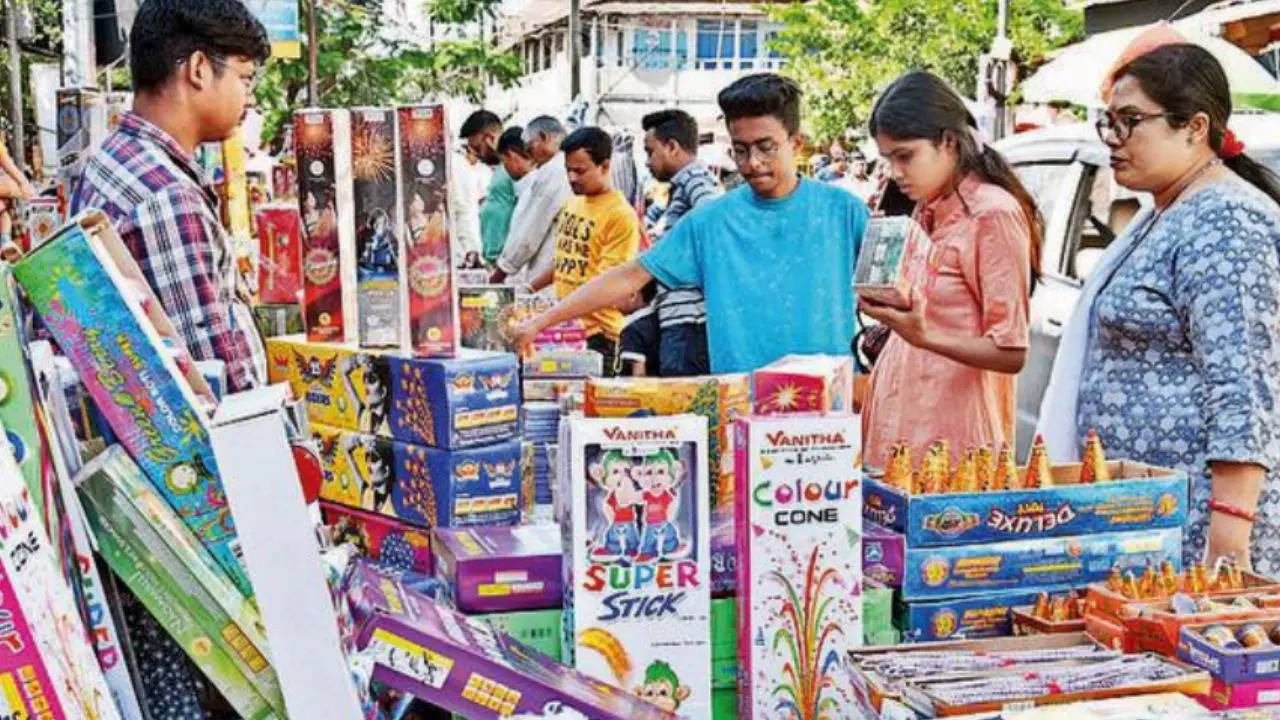 Markets violate SC norms on fireworks |  Guwahati News