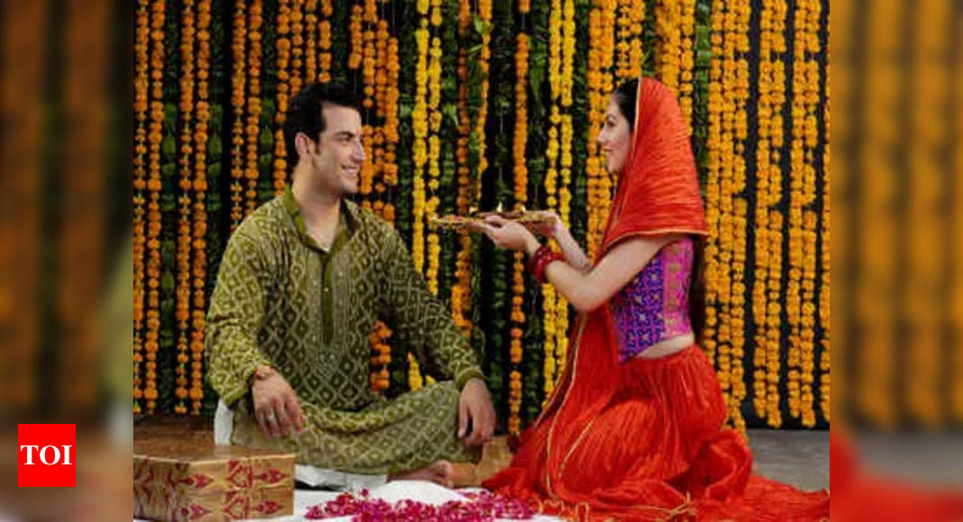 Bhai Dooj 2023 When is Bhai Dooj? Know Date, Story and Shubh Muhurat