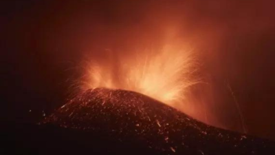 Risk of volcanic eruption in Iceland remains high
