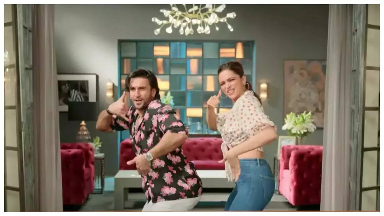 Deepika Padukone reveals Ranveer Singh and she stay up dancing till 4AM on  weekends | Hindi Movie News - Times of India