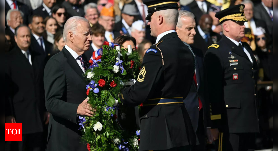 Nutriments : Joe Biden « confus » lors de la cérémonie de dépôt de couronne à Arlington