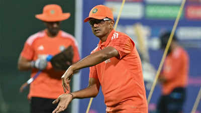Rahul Dravid inspects Wankhede pitch ahead of World Cup semifinal against New Zealand